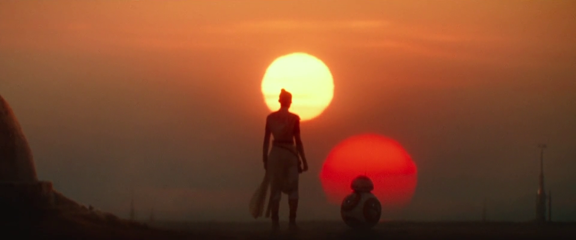 Plik:Rey i slonca Tatooine.png
